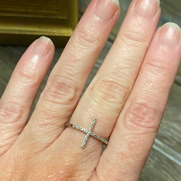 Diamond cross ring - Picture 1 of 7